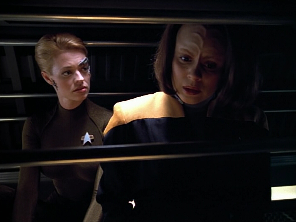 extant_StarTrek_VOY_4x07-ScientificMethod_00171.jpg