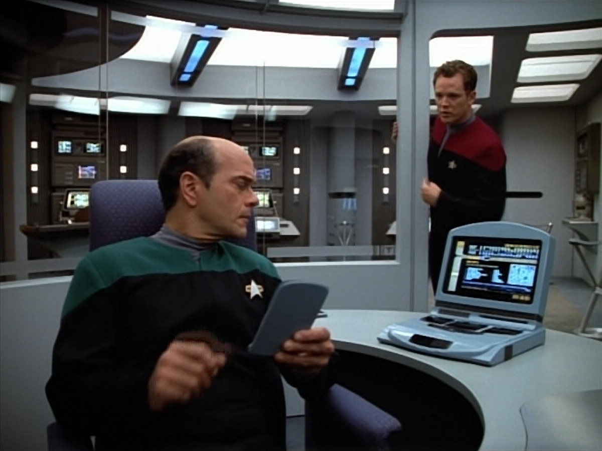 extant_StarTrek_VOY_4x07-ScientificMethod_00204.jpg