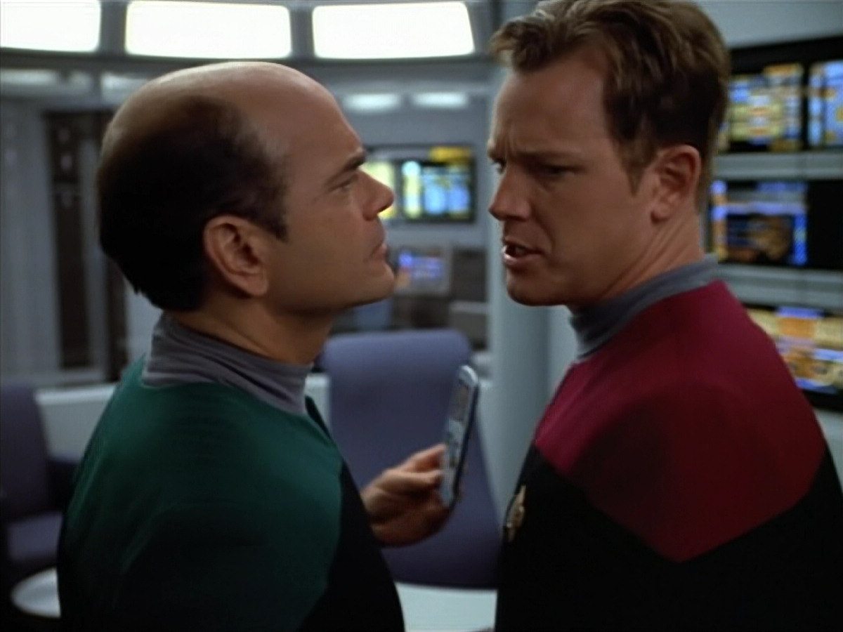 extant_StarTrek_VOY_4x07-ScientificMethod_00237.jpg