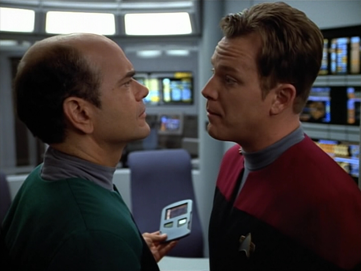 extant_StarTrek_VOY_4x07-ScientificMethod_00241.jpg