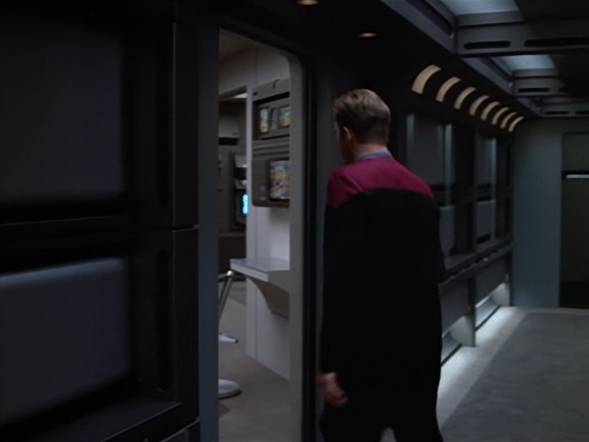 extant_StarTrek_VOY_4x07-ScientificMethod_00285.jpg