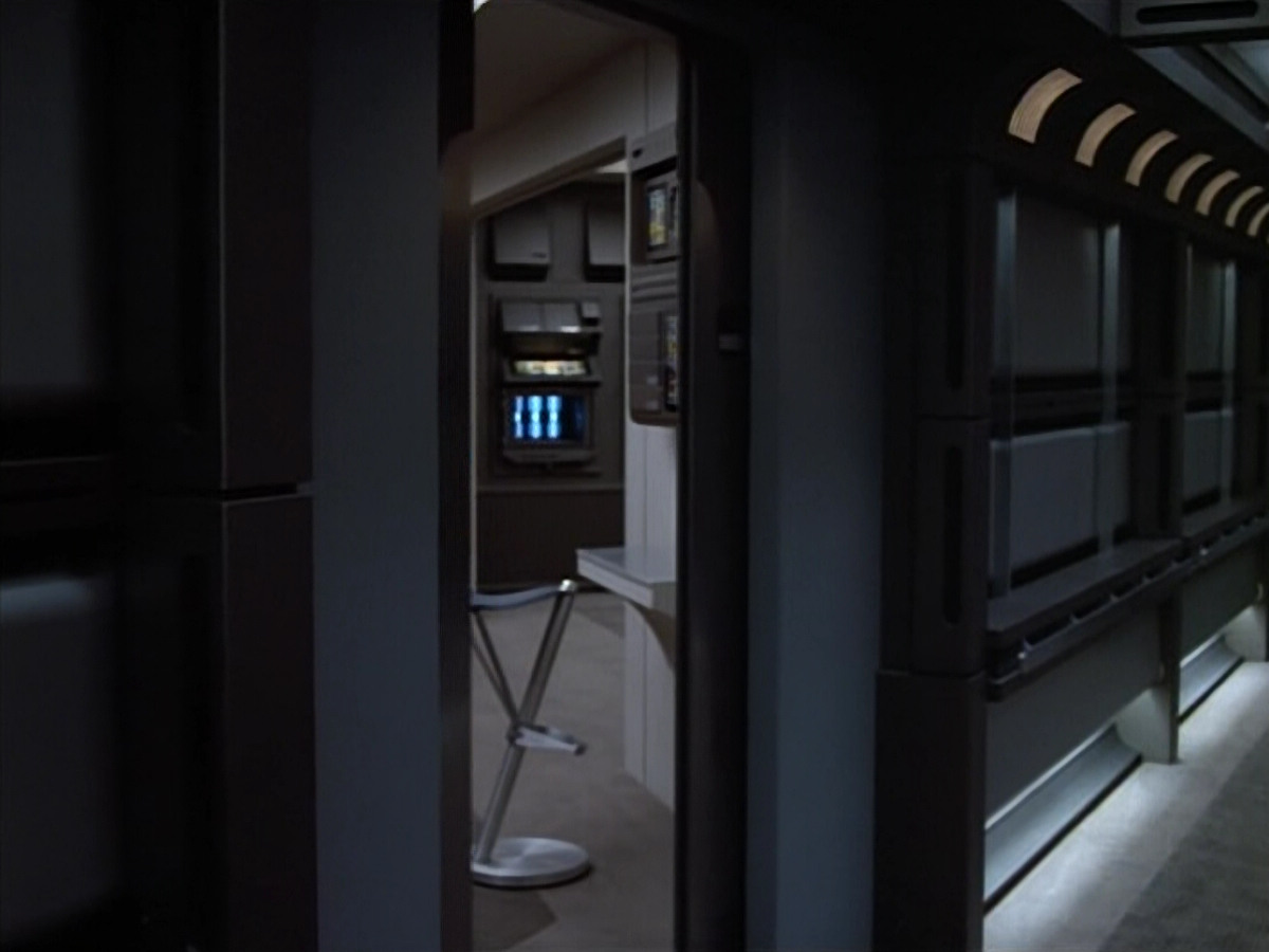extant_StarTrek_VOY_4x07-ScientificMethod_00287.jpg