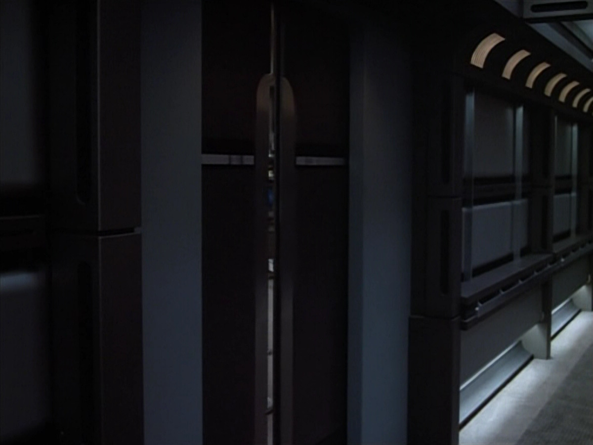 extant_StarTrek_VOY_4x07-ScientificMethod_00288.jpg