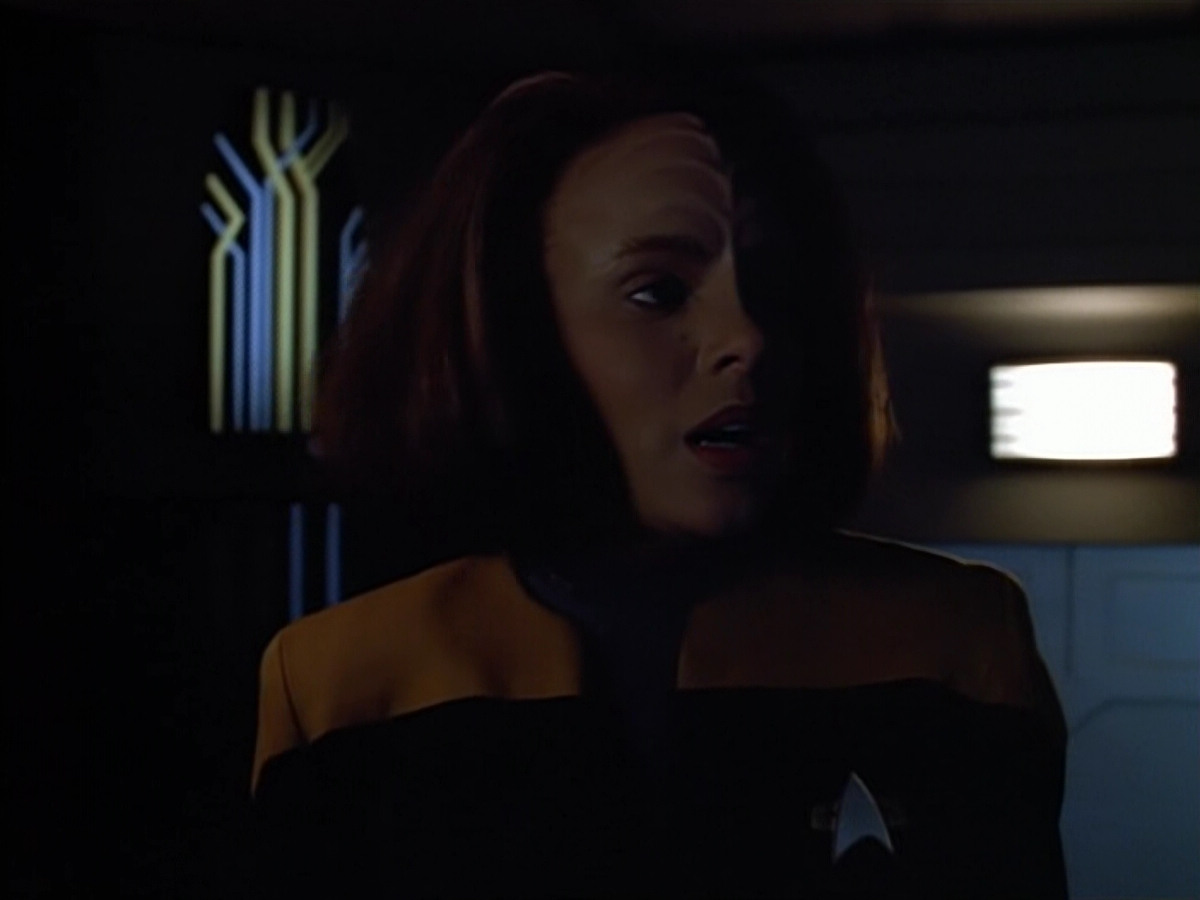 extant_StarTrek_VOY_4x07-ScientificMethod_00348.jpg