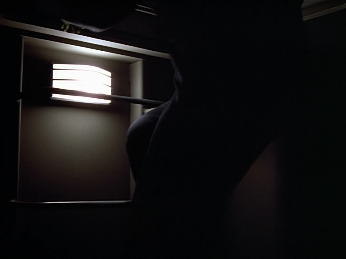 extant_StarTrek_VOY_4x07-ScientificMethod_00354.jpg
