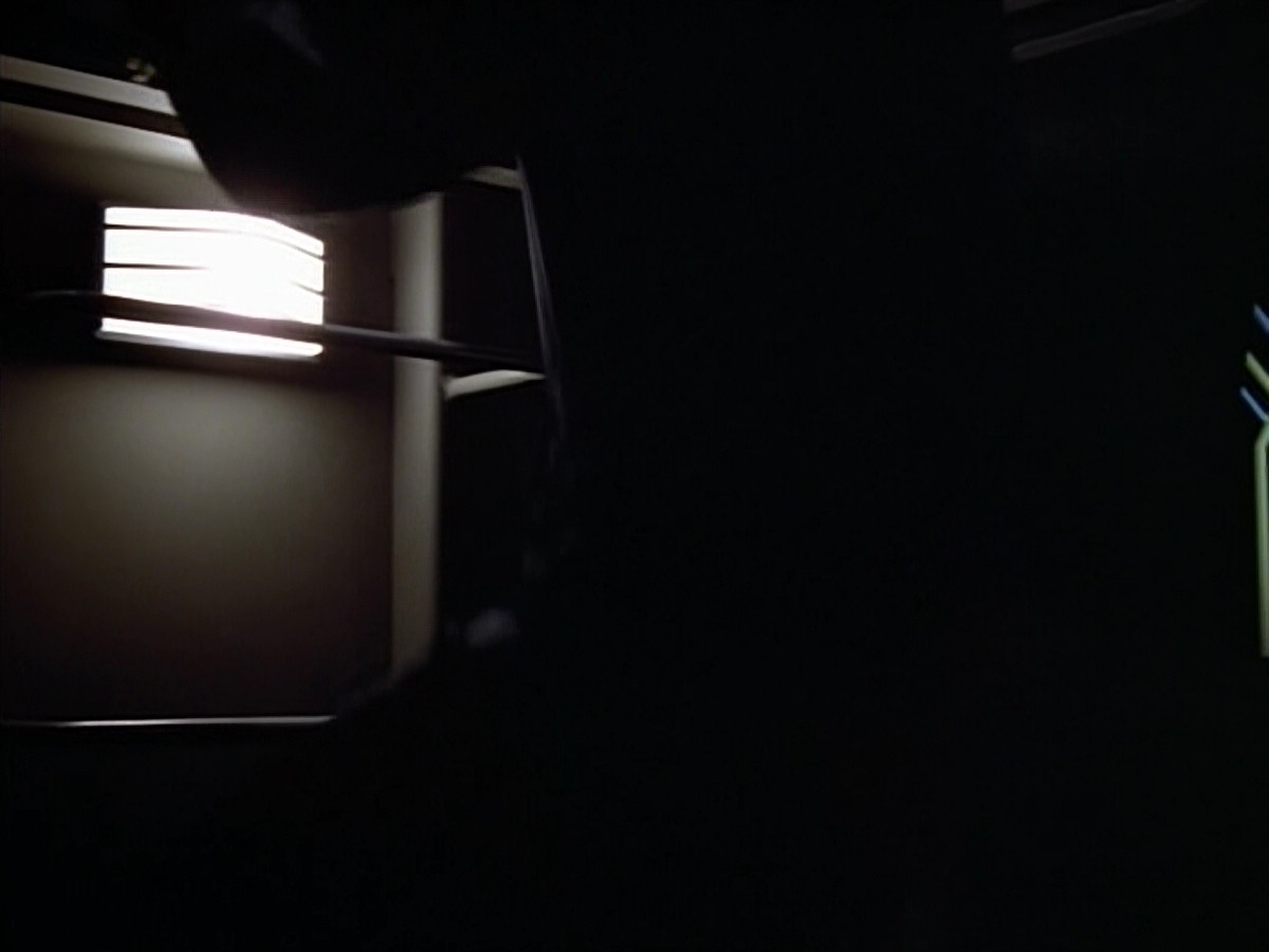 extant_StarTrek_VOY_4x07-ScientificMethod_00355.jpg