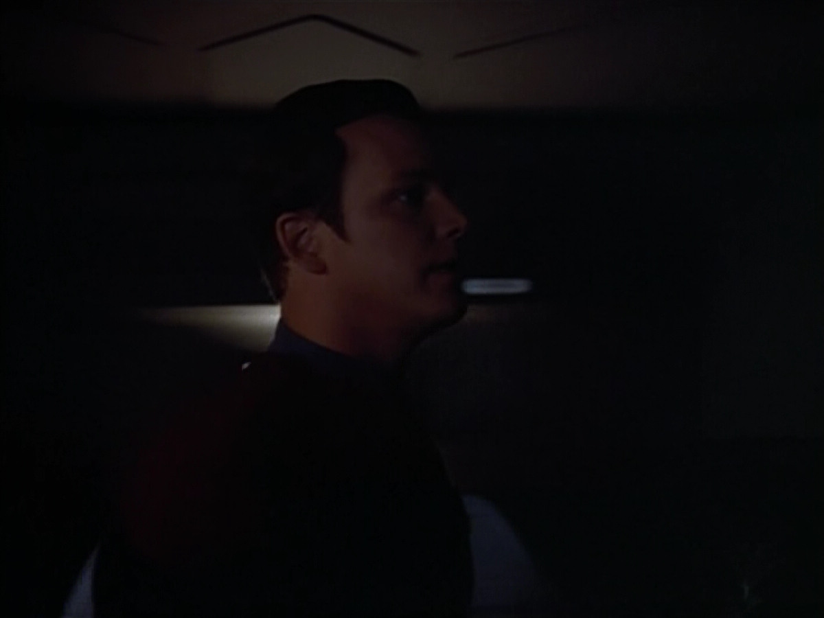 extant_StarTrek_VOY_4x07-ScientificMethod_00360.jpg