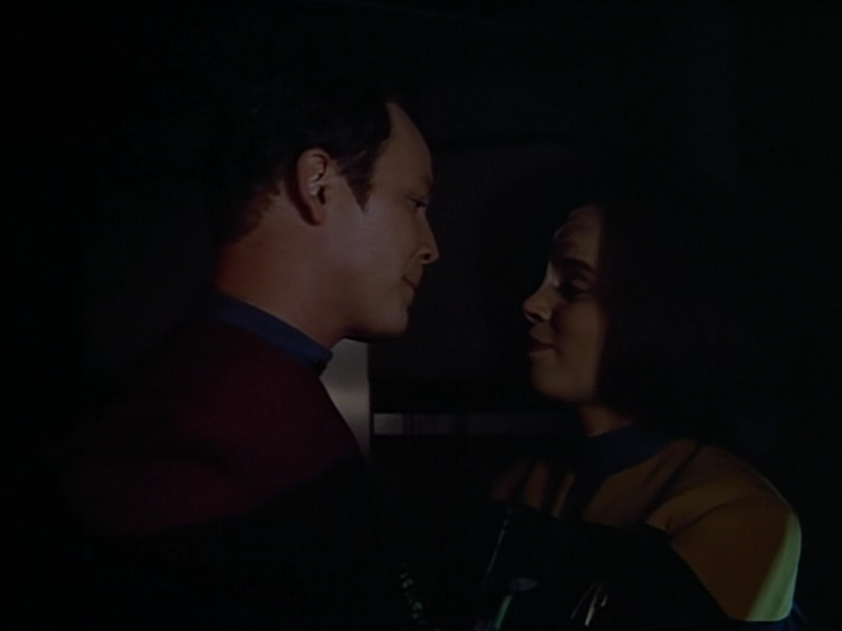 extant_StarTrek_VOY_4x07-ScientificMethod_00365.jpg