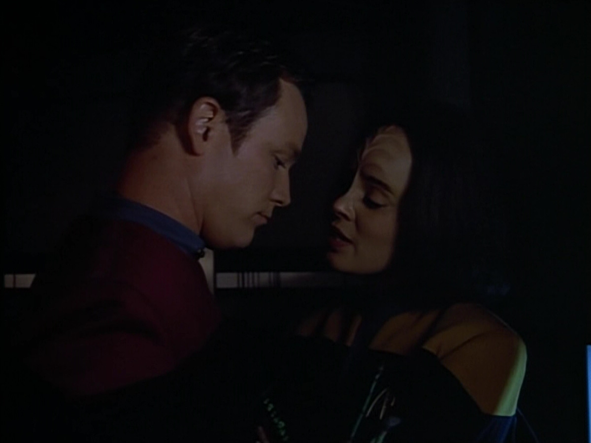 extant_StarTrek_VOY_4x07-ScientificMethod_00370.jpg