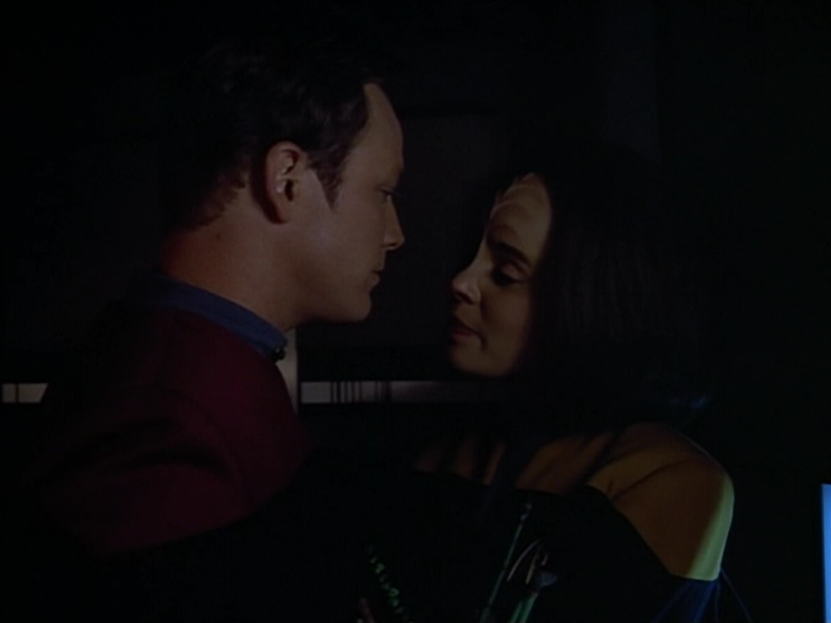 extant_StarTrek_VOY_4x07-ScientificMethod_00371.jpg