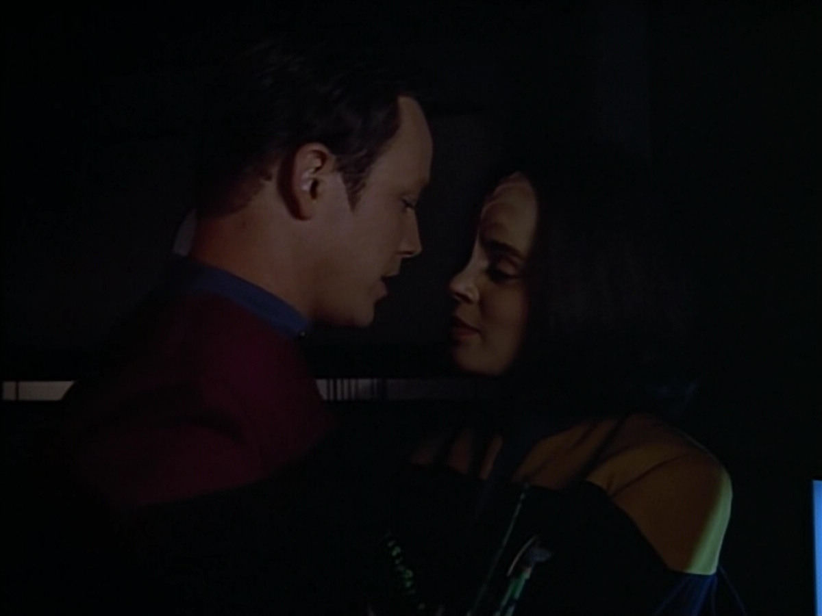 extant_StarTrek_VOY_4x07-ScientificMethod_00374.jpg