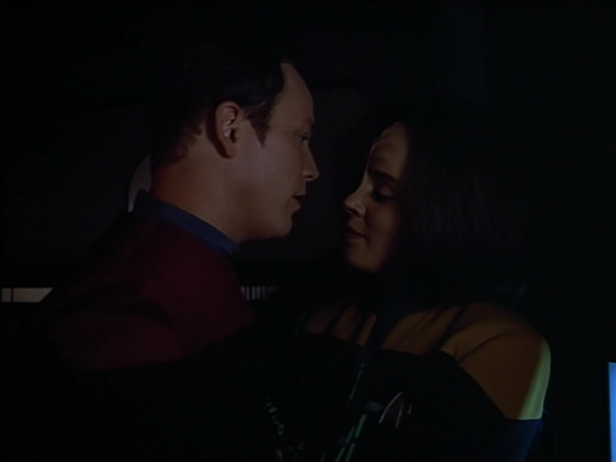 extant_StarTrek_VOY_4x07-ScientificMethod_00375.jpg