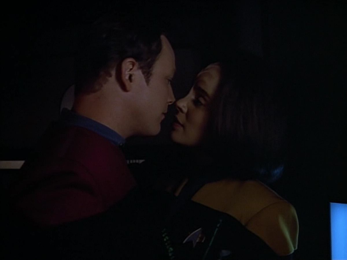 extant_StarTrek_VOY_4x07-ScientificMethod_00382.jpg