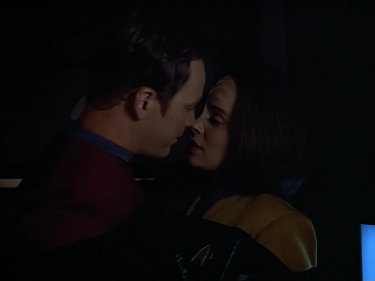 extant_StarTrek_VOY_4x07-ScientificMethod_00385.jpg