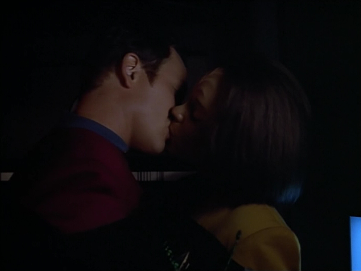 extant_StarTrek_VOY_4x07-ScientificMethod_00392.jpg