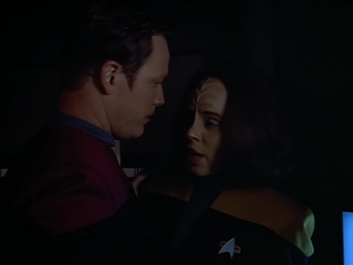 extant_StarTrek_VOY_4x07-ScientificMethod_00408.jpg