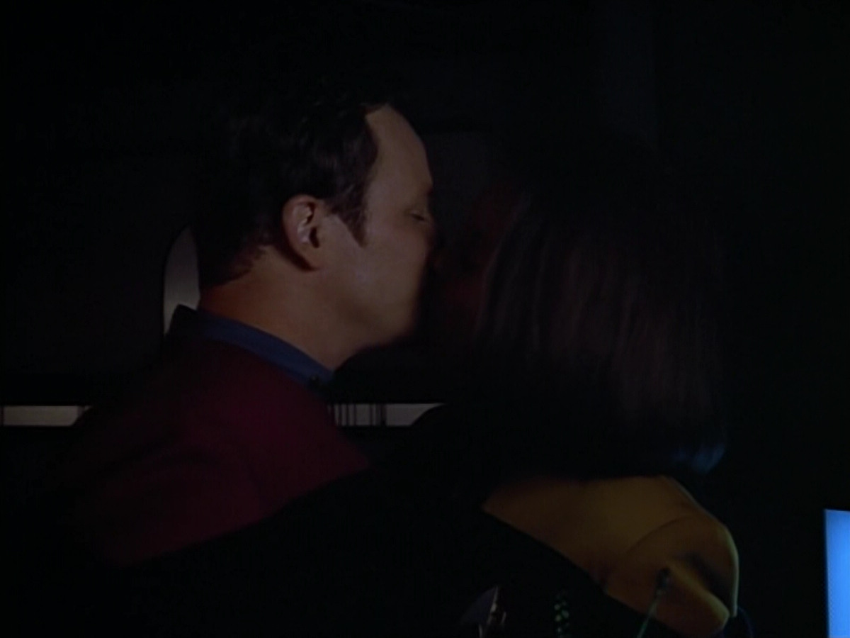 extant_StarTrek_VOY_4x07-ScientificMethod_00430.jpg