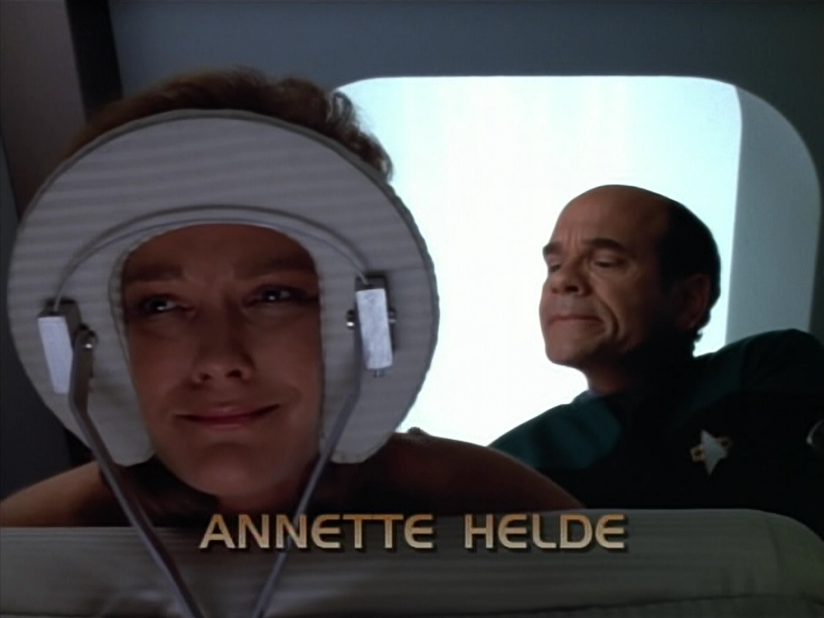 extant_StarTrek_VOY_4x07-ScientificMethod_00625.jpg