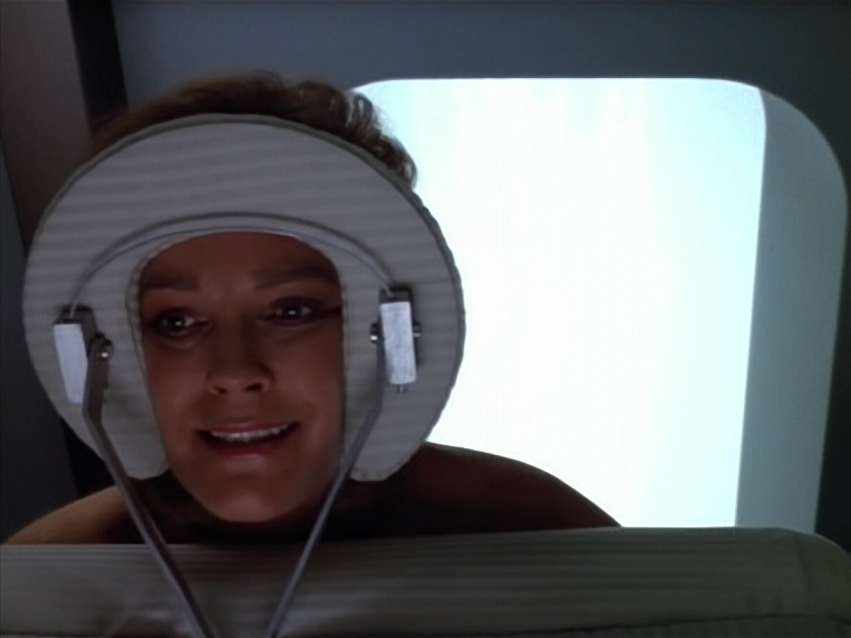extant_StarTrek_VOY_4x07-ScientificMethod_00634.jpg