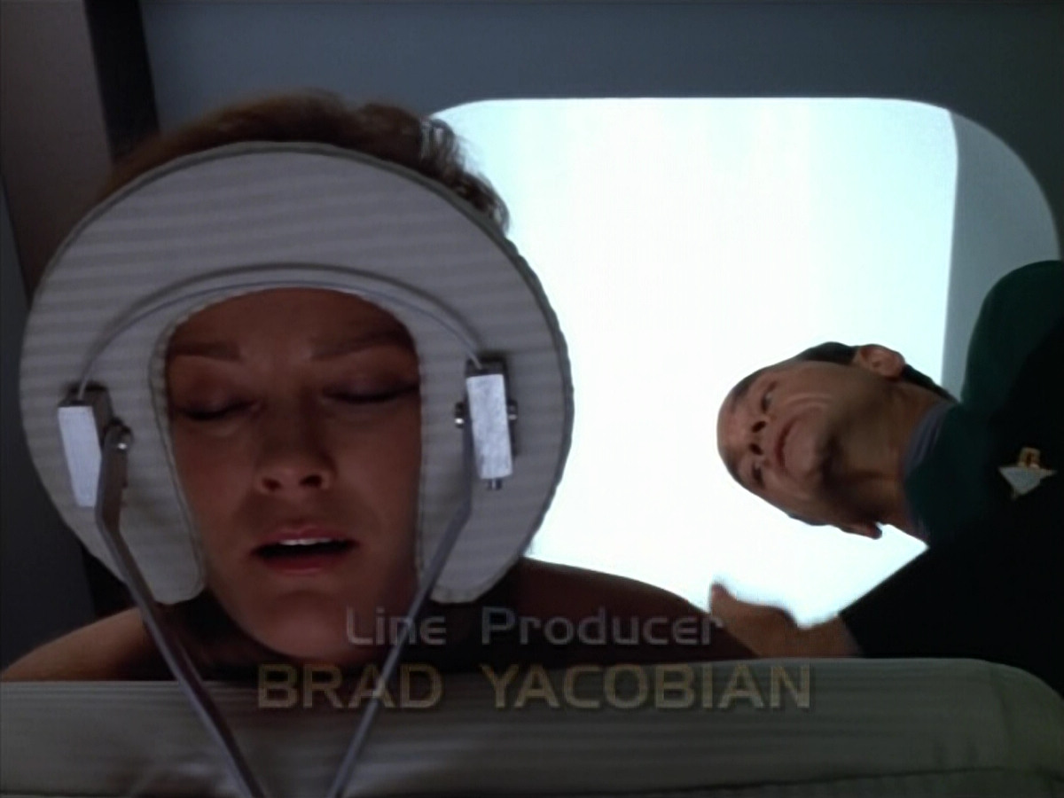 extant_StarTrek_VOY_4x07-ScientificMethod_00643.jpg