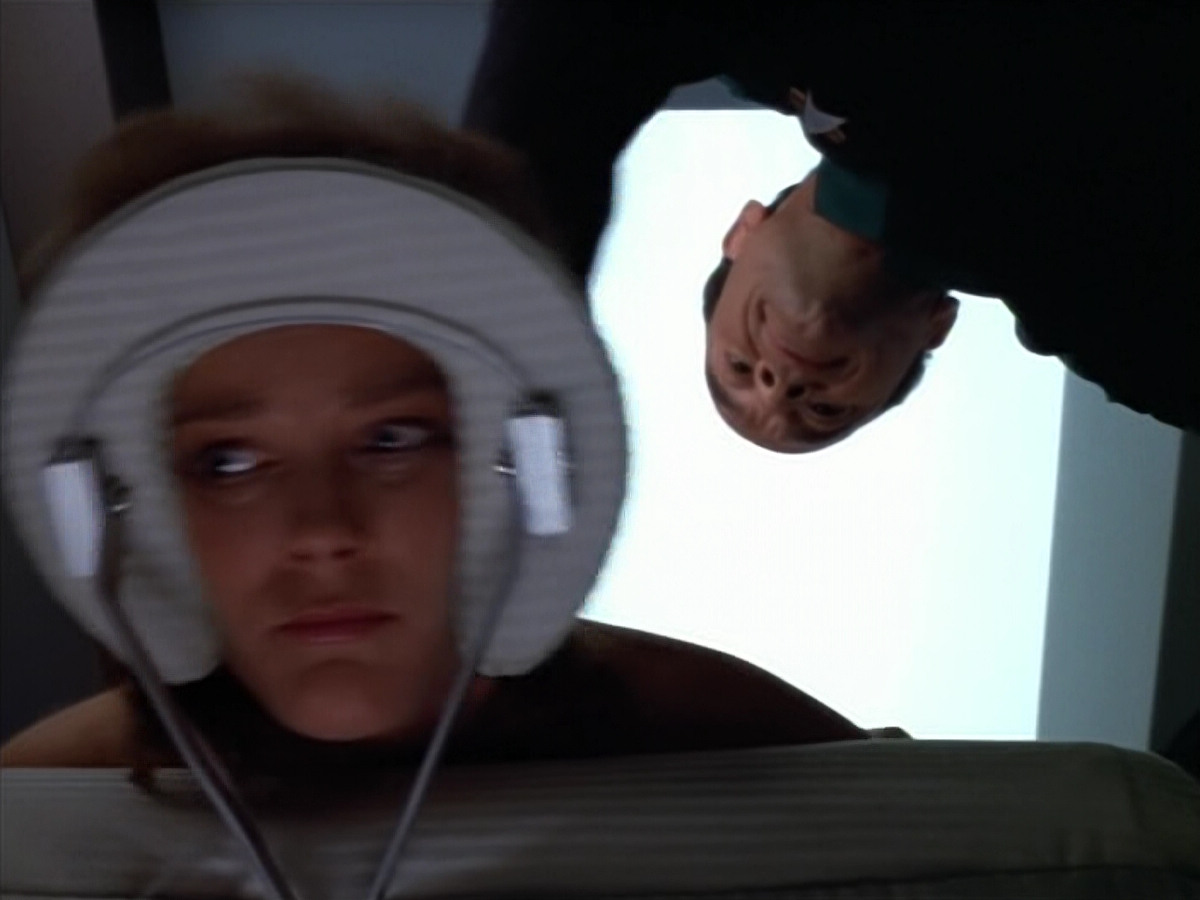 extant_StarTrek_VOY_4x07-ScientificMethod_00689.jpg