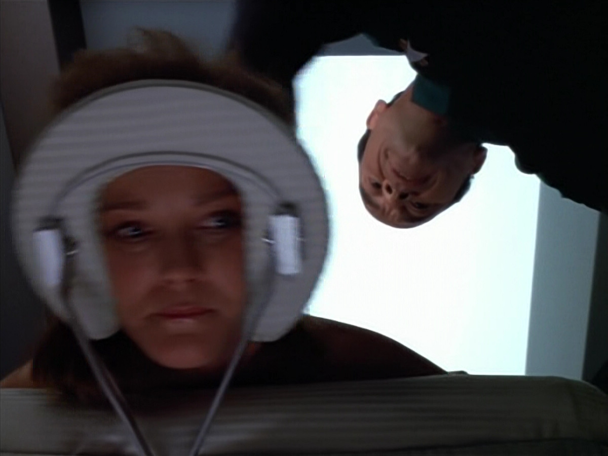 extant_StarTrek_VOY_4x07-ScientificMethod_00691.jpg