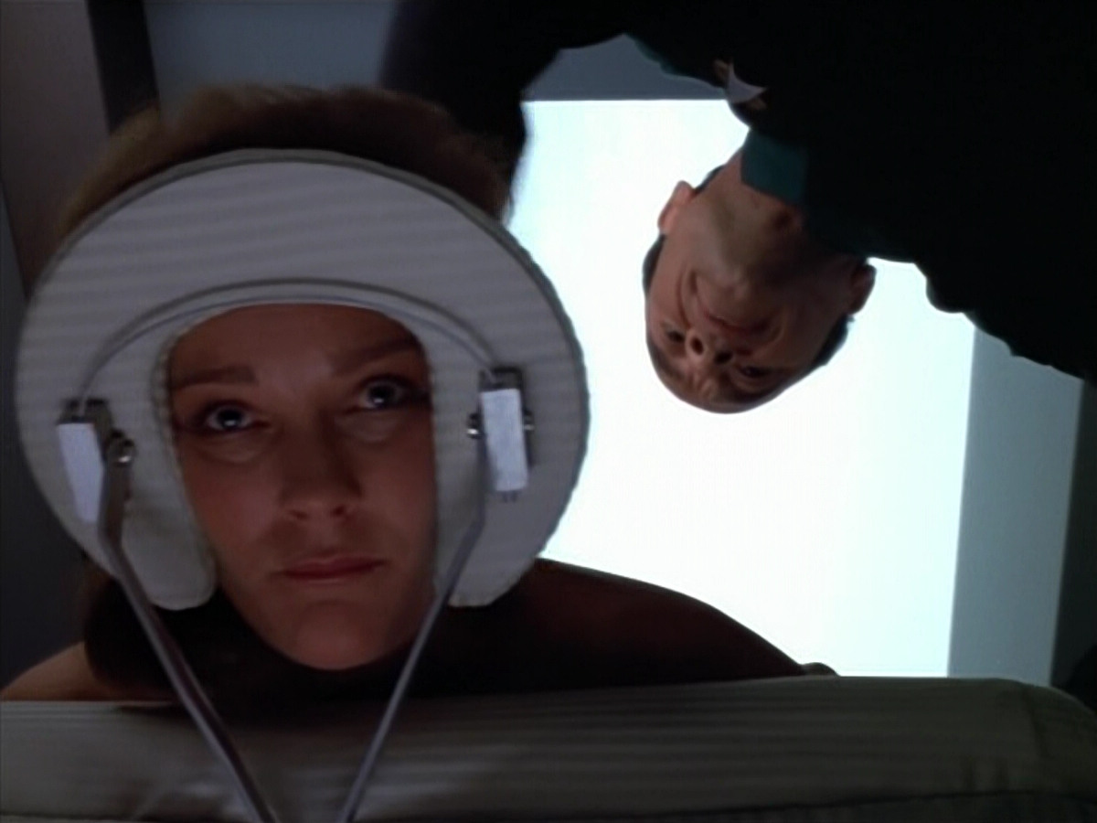 extant_StarTrek_VOY_4x07-ScientificMethod_00692.jpg