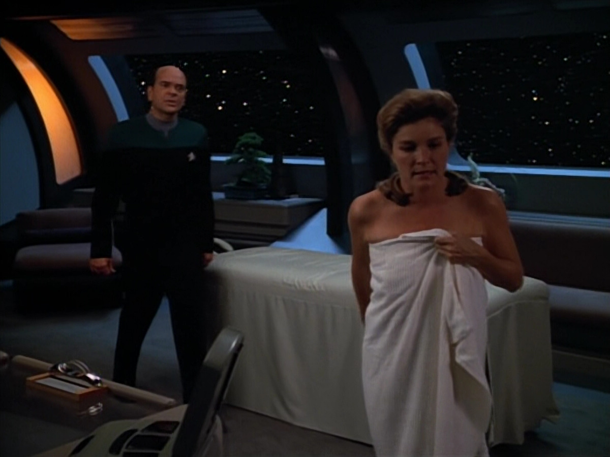 extant_StarTrek_VOY_4x07-ScientificMethod_00712.jpg