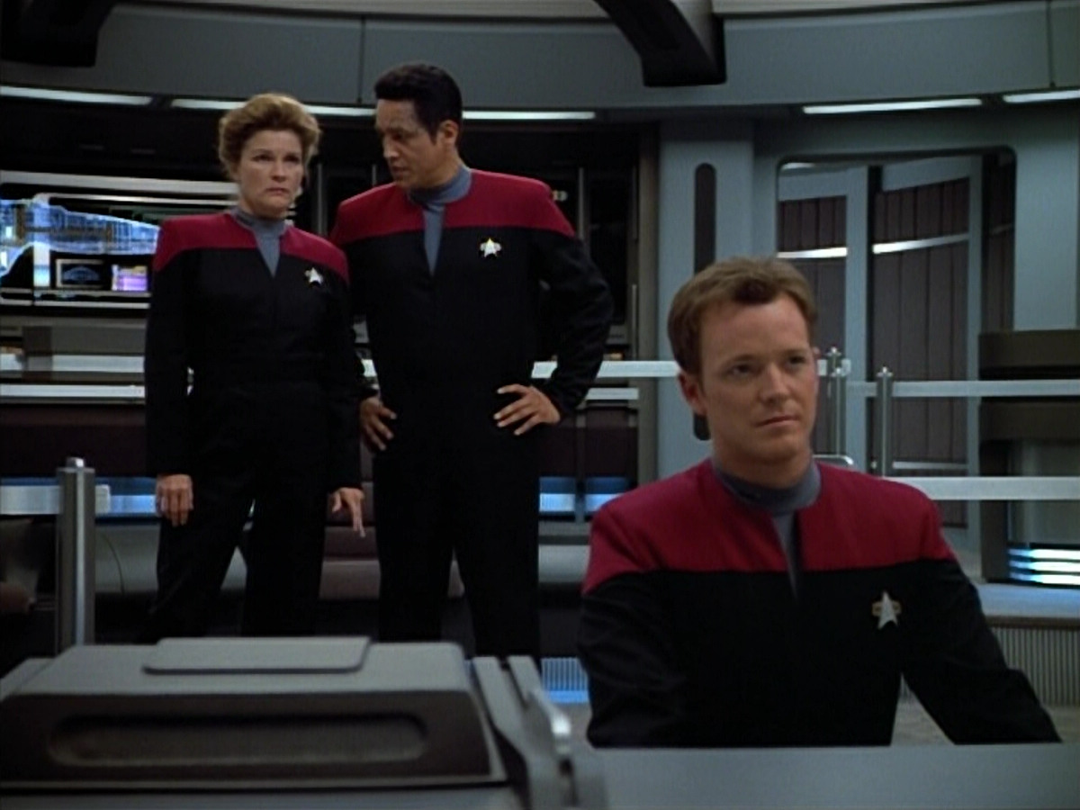 extant_StarTrek_VOY_4x07-ScientificMethod_00732.jpg