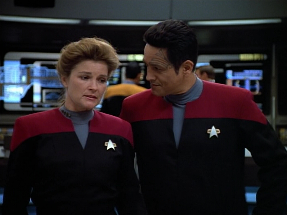 extant_StarTrek_VOY_4x07-ScientificMethod_00756.jpg