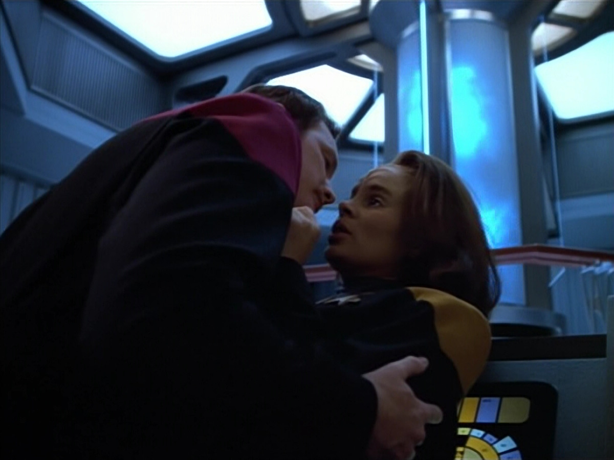 extant_StarTrek_VOY_4x07-ScientificMethod_00835.jpg