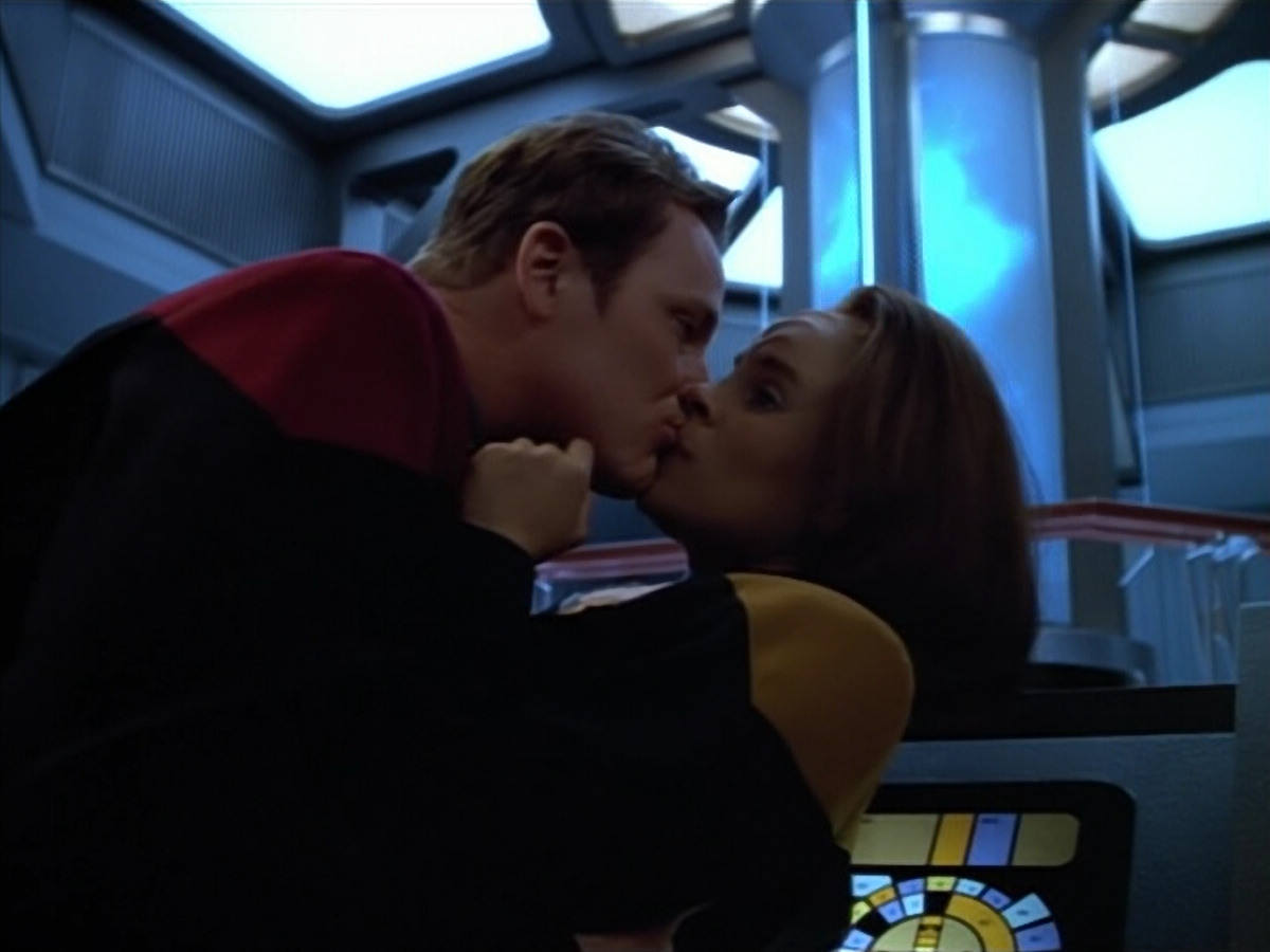 extant_StarTrek_VOY_4x07-ScientificMethod_00841.jpg
