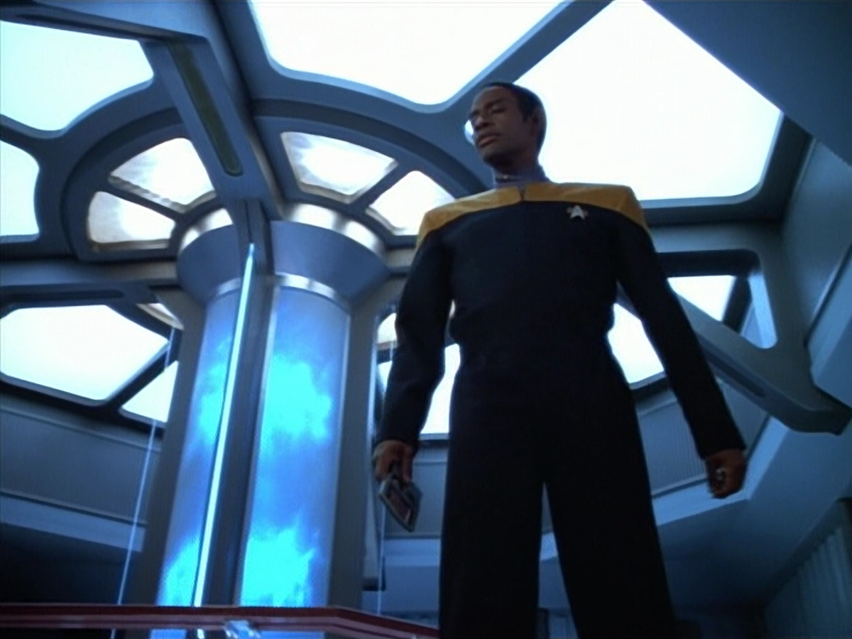 extant_StarTrek_VOY_4x07-ScientificMethod_00851.jpg