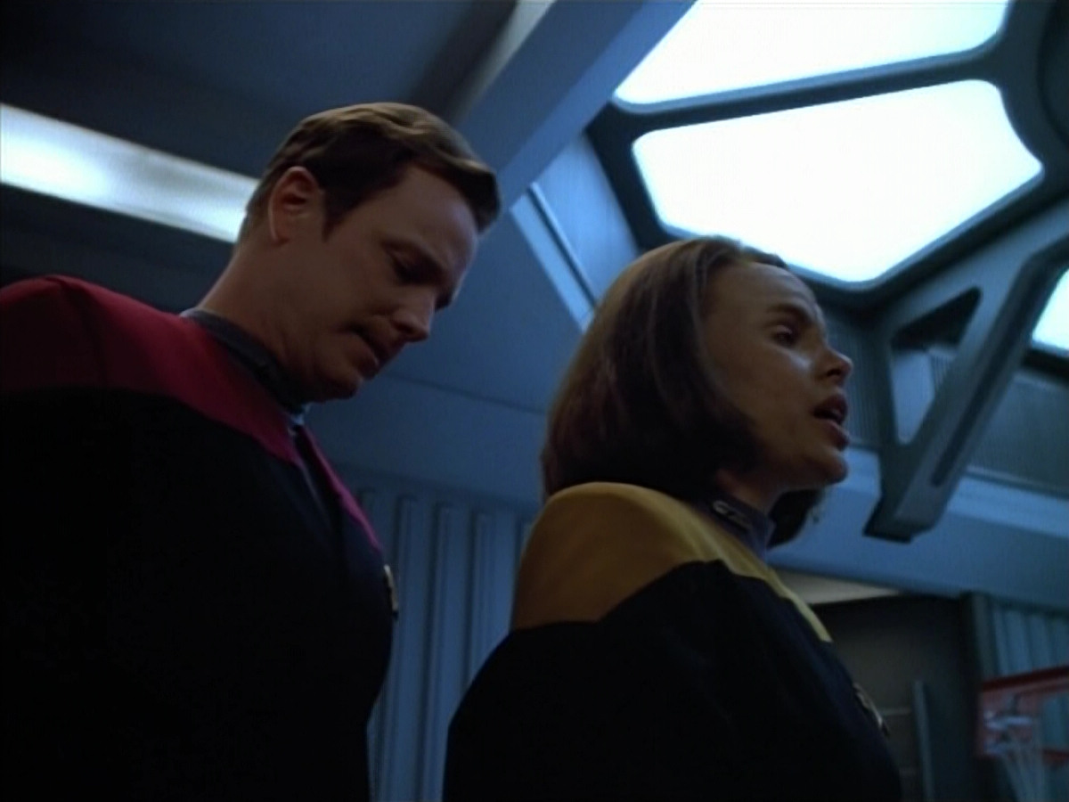 extant_StarTrek_VOY_4x07-ScientificMethod_00864.jpg