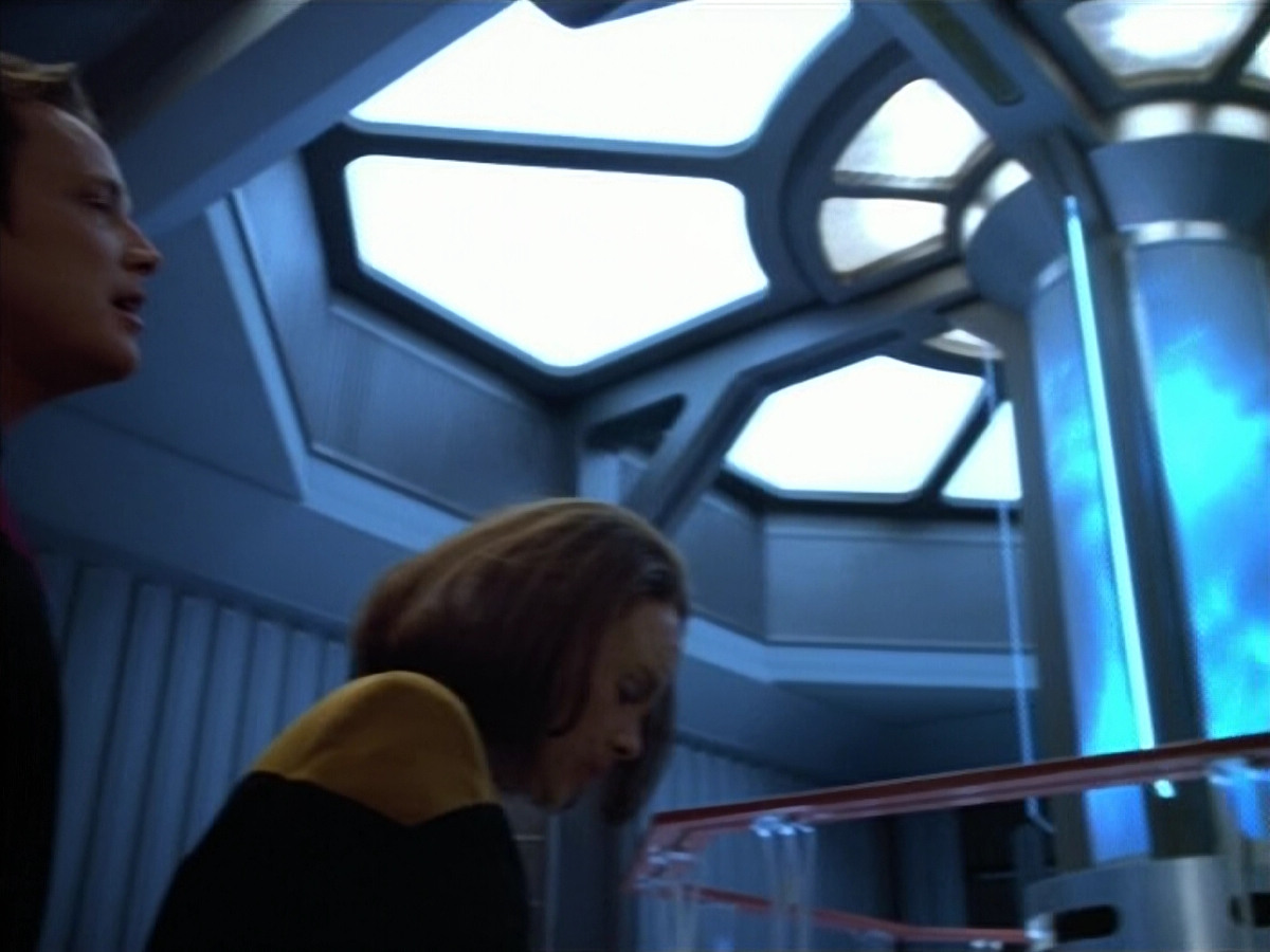 extant_StarTrek_VOY_4x07-ScientificMethod_00878.jpg