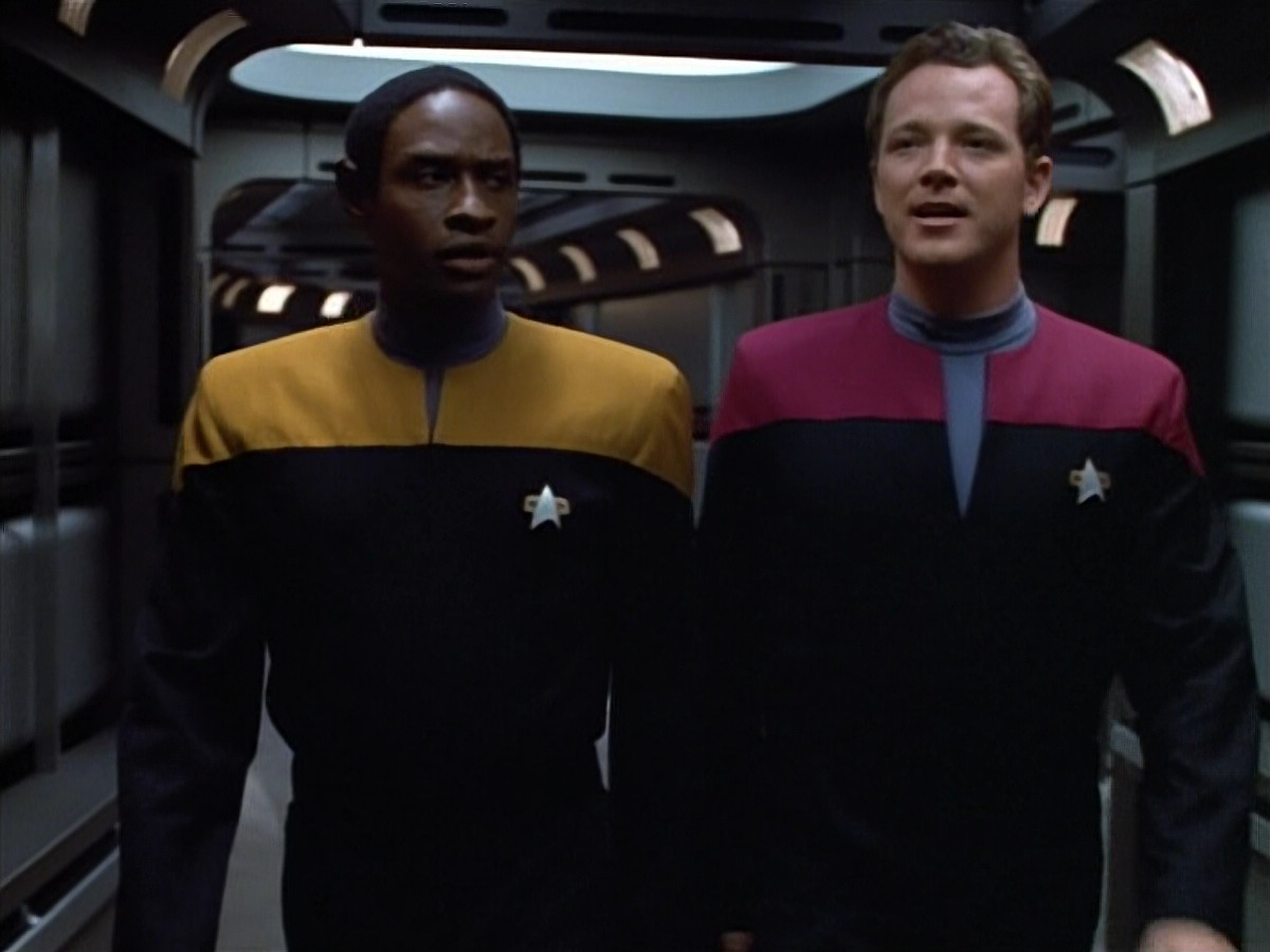 extant_StarTrek_VOY_4x07-ScientificMethod_00920.jpg