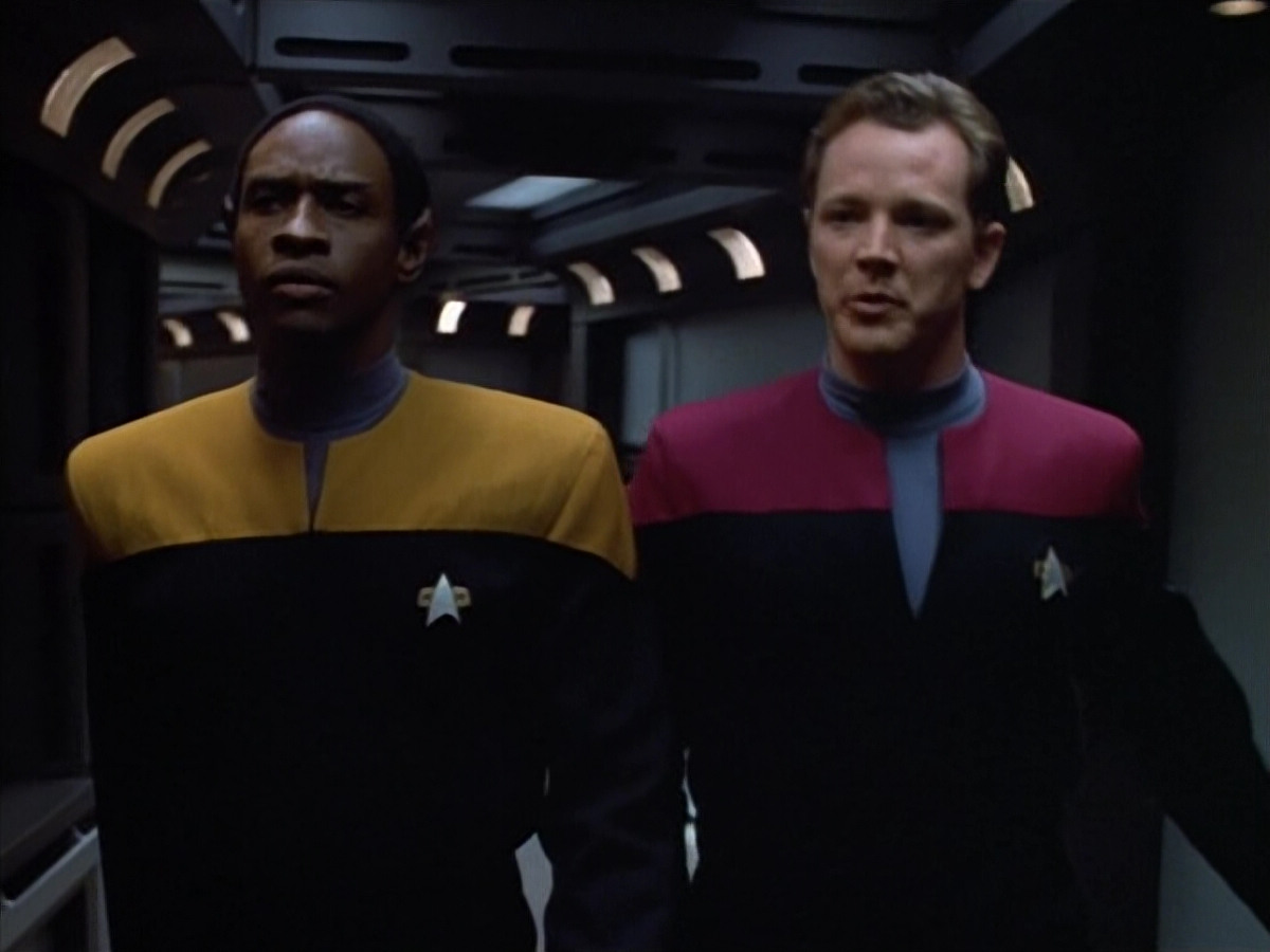 extant_StarTrek_VOY_4x07-ScientificMethod_00925.jpg