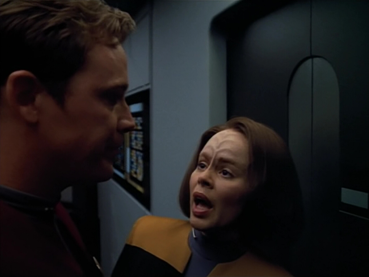 extant_StarTrek_VOY_4x07-ScientificMethod_00962.jpg