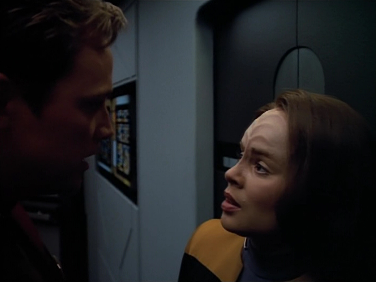 extant_StarTrek_VOY_4x07-ScientificMethod_00964.jpg