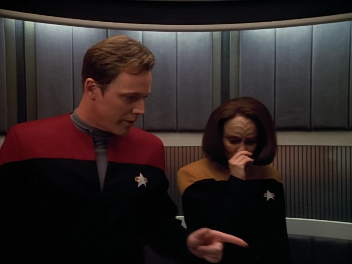 extant_StarTrek_VOY_4x07-ScientificMethod_00986.jpg