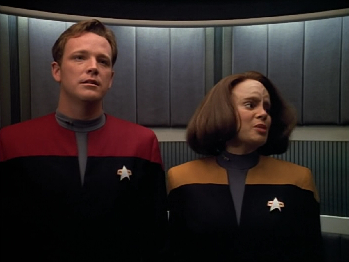 extant_StarTrek_VOY_4x07-ScientificMethod_00990.jpg