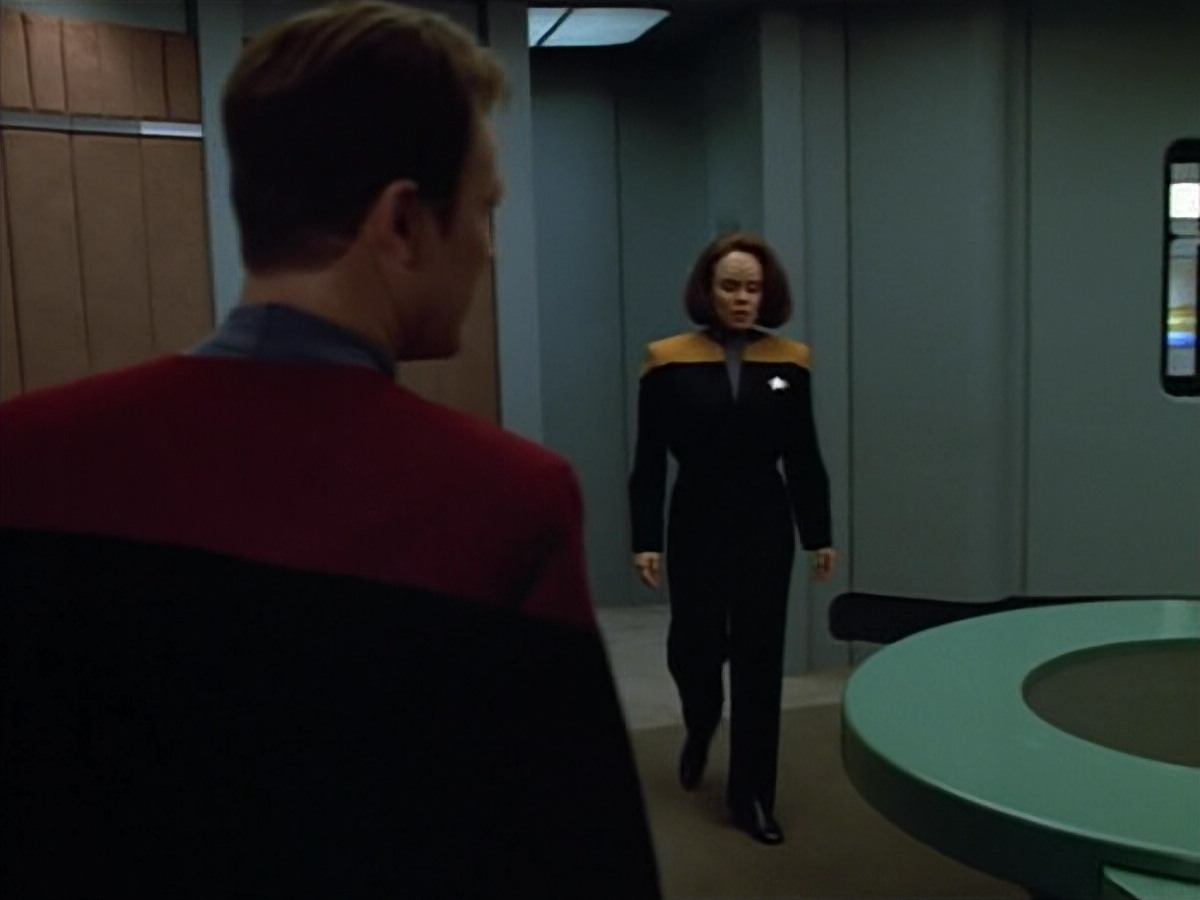 extant_StarTrek_VOY_4x07-ScientificMethod_01135.jpg