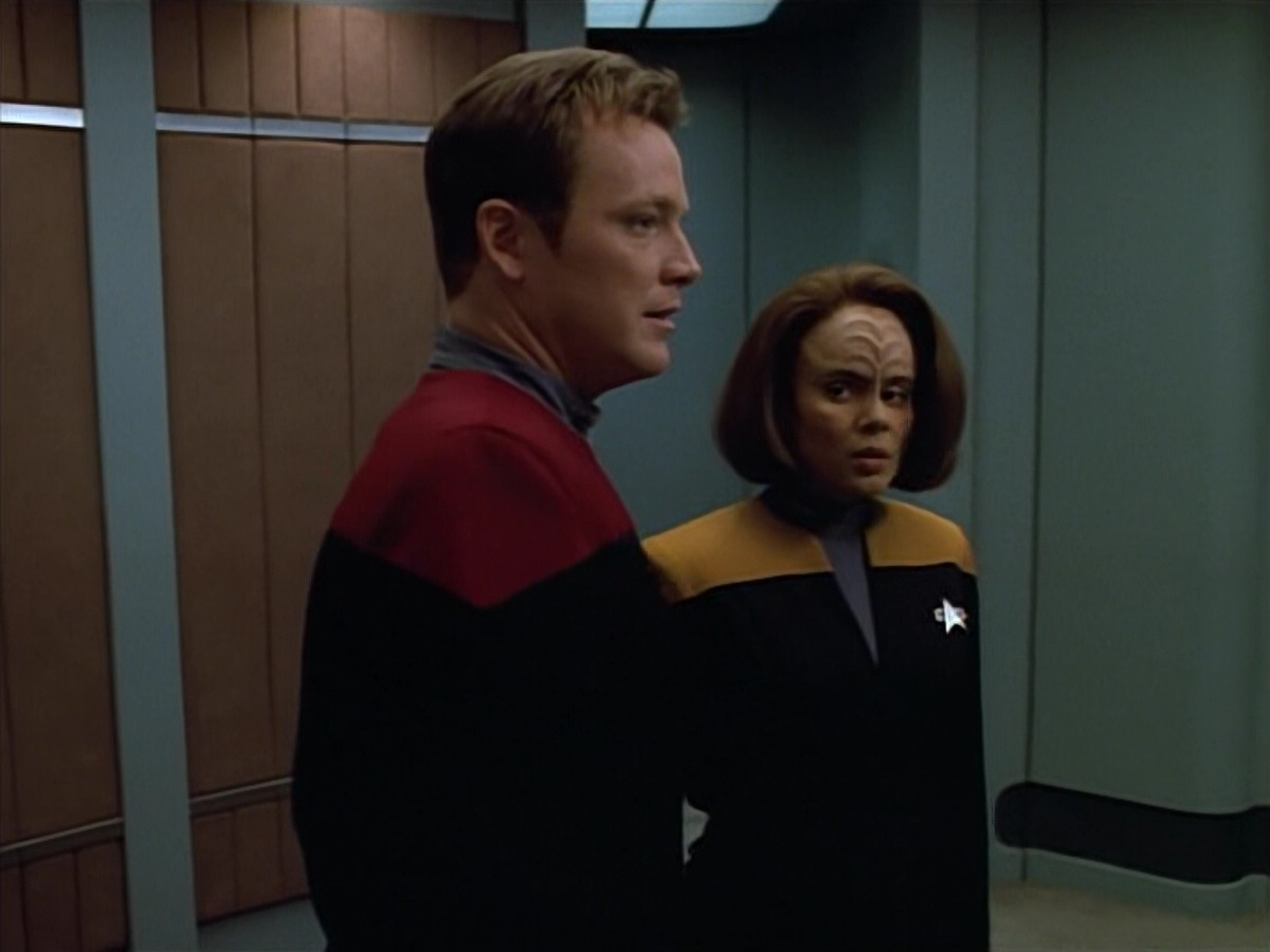 extant_StarTrek_VOY_4x07-ScientificMethod_01139.jpg