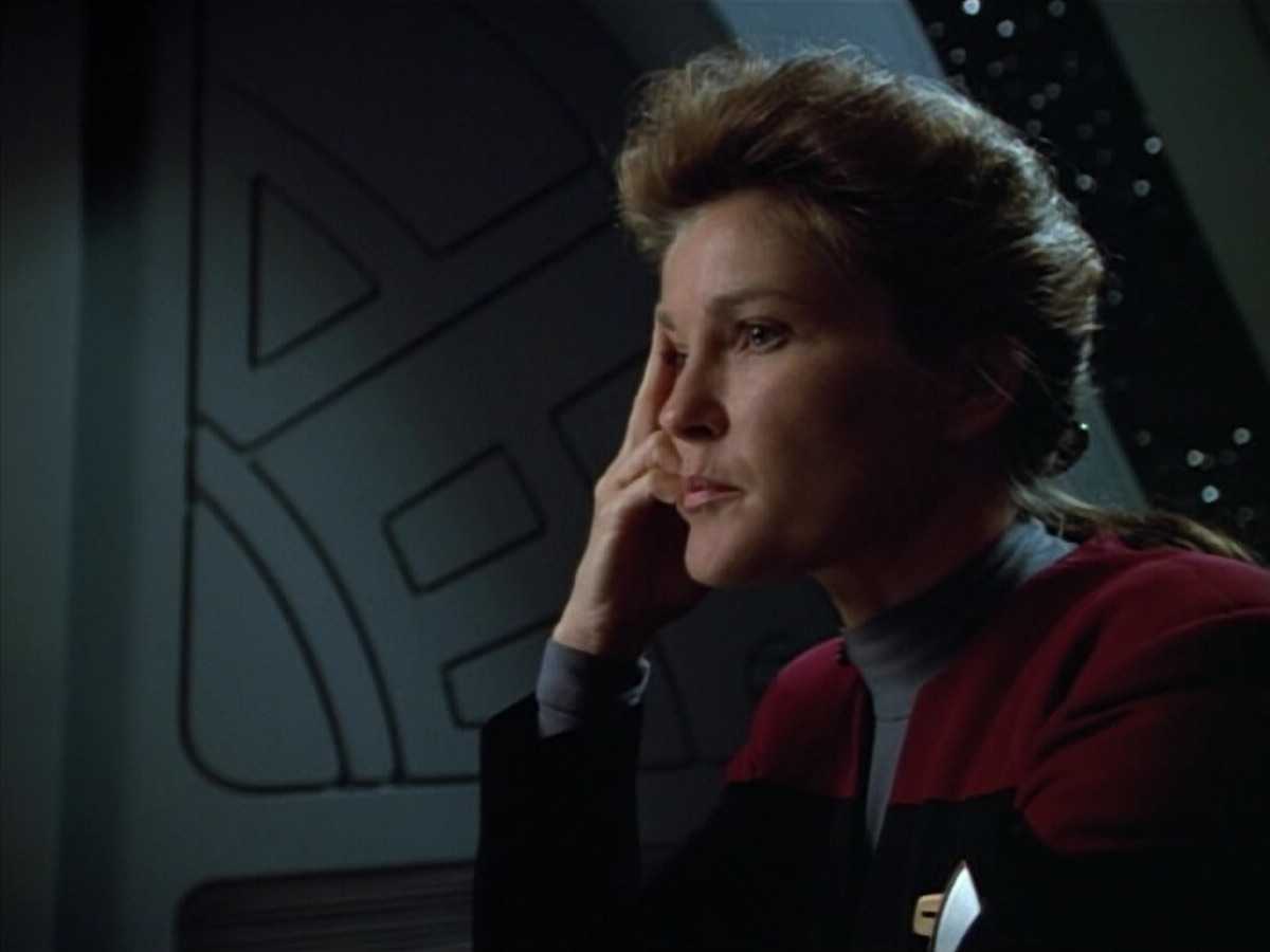 extant_StarTrek_VOY_4x07-ScientificMethod_01143.jpg
