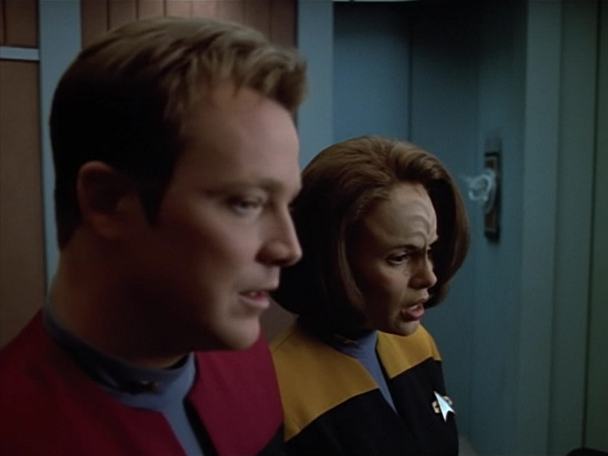 extant_StarTrek_VOY_4x07-ScientificMethod_01166.jpg