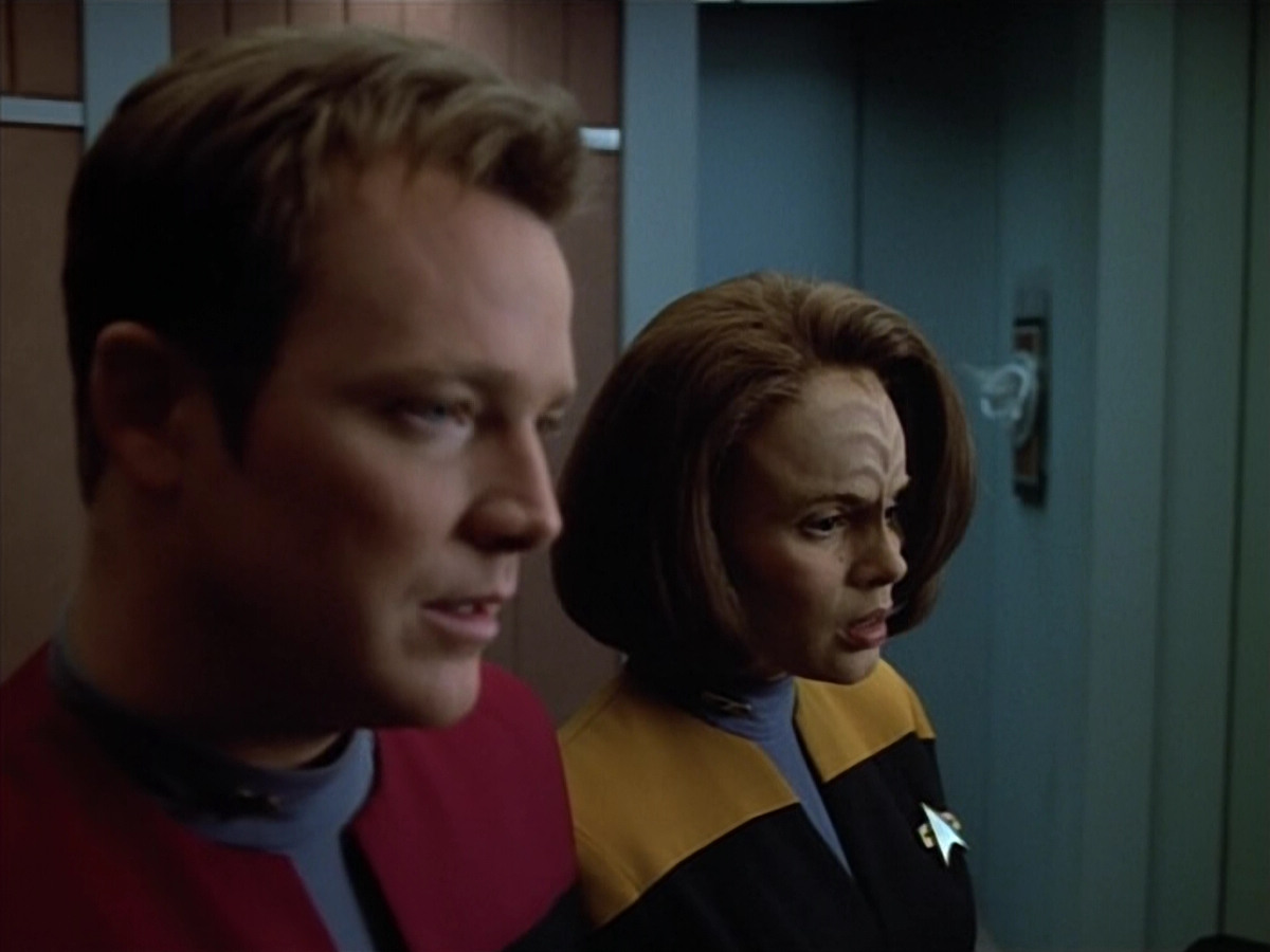extant_StarTrek_VOY_4x07-ScientificMethod_01167.jpg