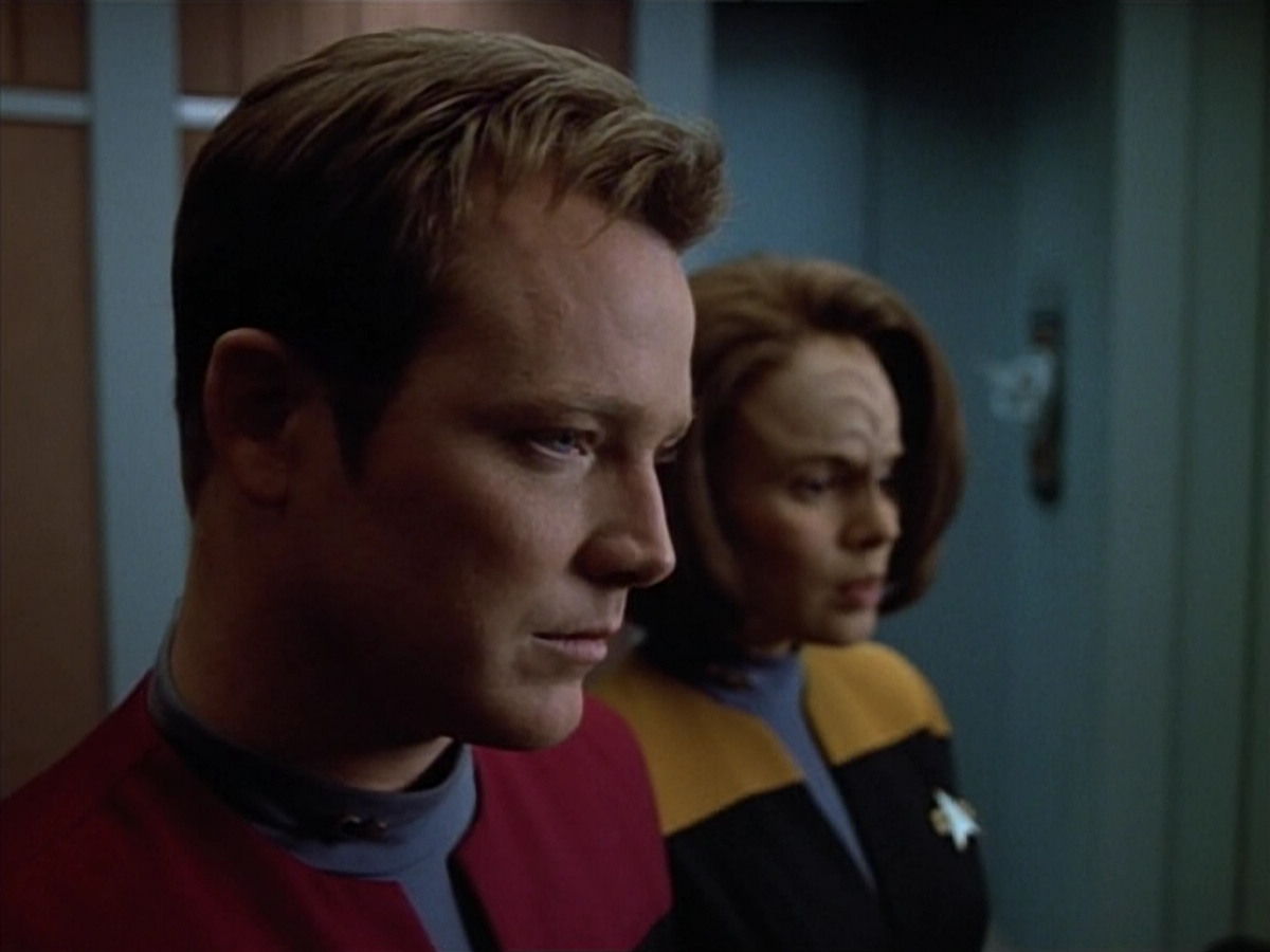 extant_StarTrek_VOY_4x07-ScientificMethod_01183.jpg