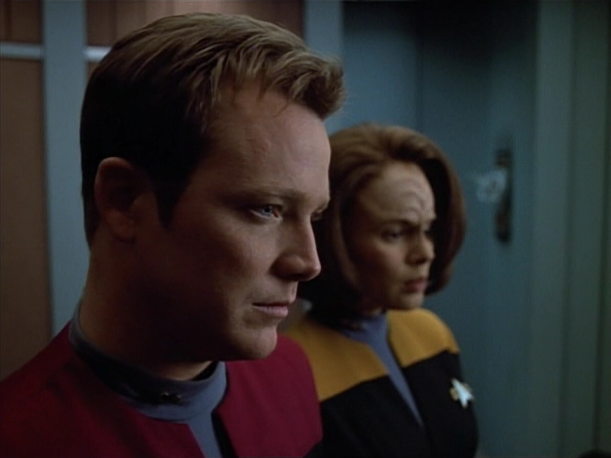 extant_StarTrek_VOY_4x07-ScientificMethod_01184.jpg