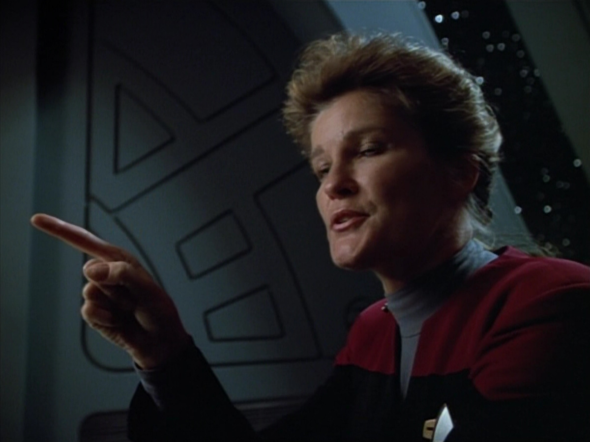extant_StarTrek_VOY_4x07-ScientificMethod_01195.jpg