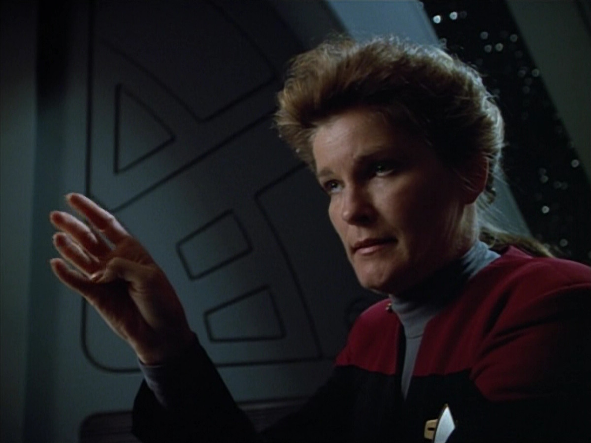 extant_StarTrek_VOY_4x07-ScientificMethod_01200.jpg